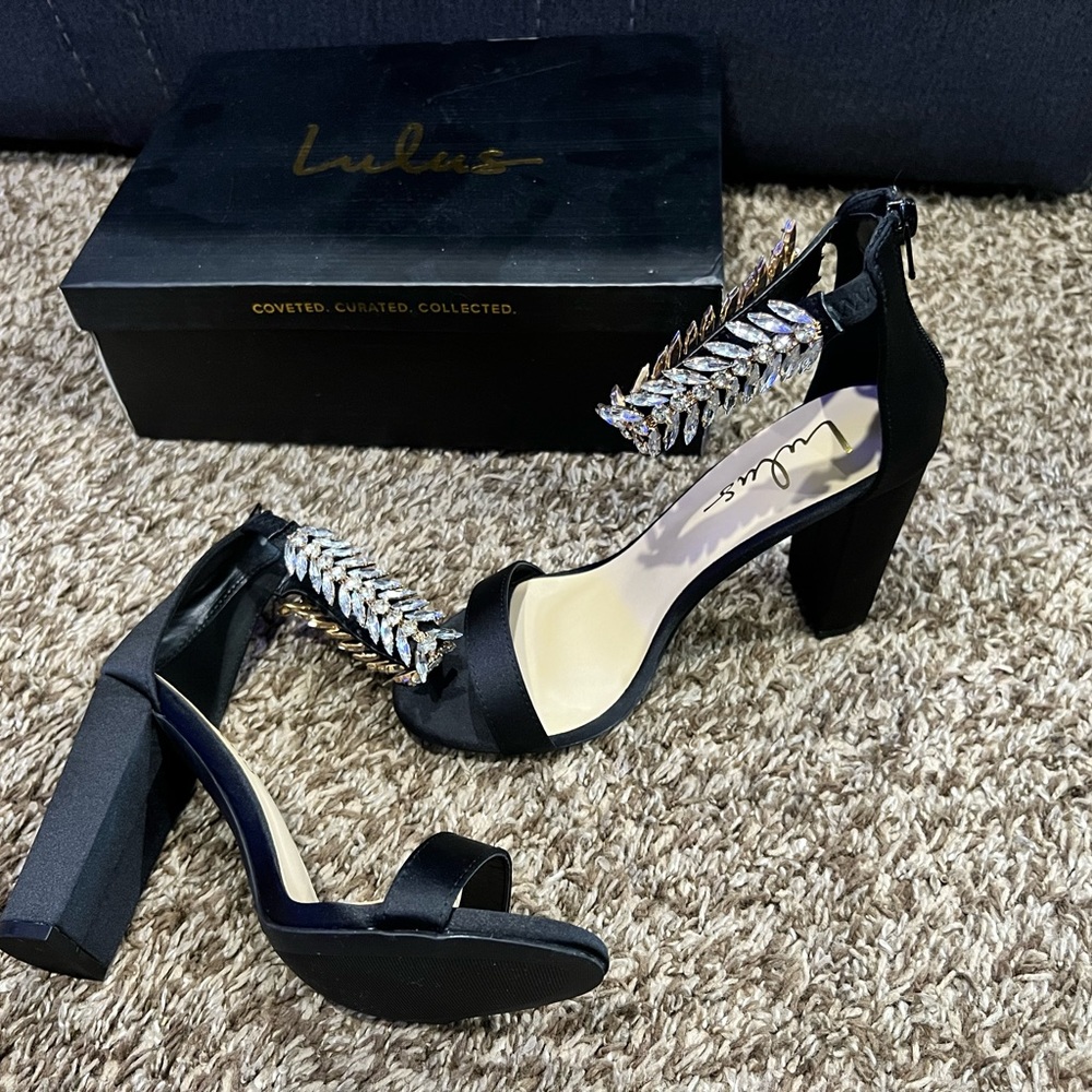 Lulus Size 7 Black Heel with Crystal Embellishments